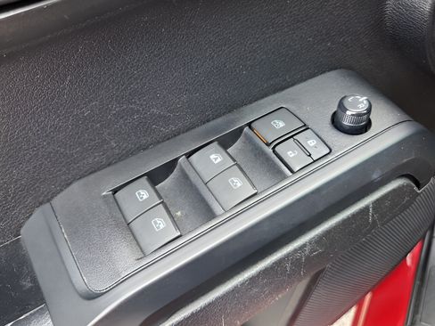 Used 2022 Toyota Tacoma SR w/ SR Convenience Package RWD image 31