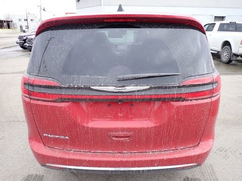 New 2026 Chrysler Pacifica Select image 4