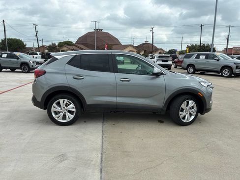 Used 2025 Buick Encore GX Preferred FWD image 2