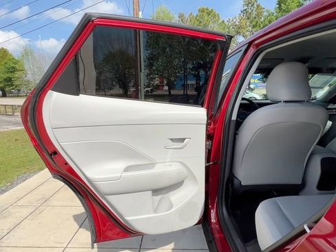 Used 2025 Hyundai Kona SE image 38