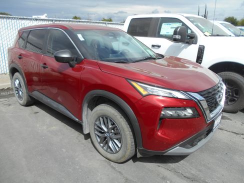 Used 2023 Nissan Rogue S AWD/4WD image 3