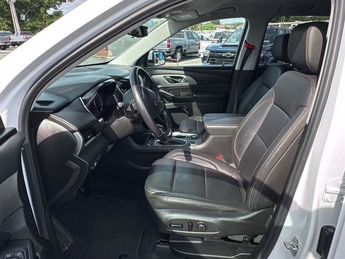 Used 2021 Chevrolet Traverse RS AWD/4WD image 14