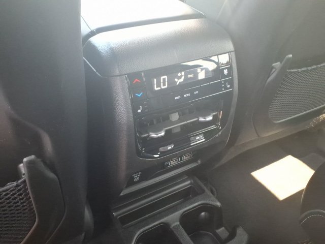 Used 2023 Jeep Grand Cherokee L Overland AWD/4WD image 19