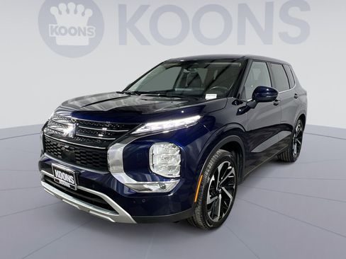 Used 2024 Mitsubishi Outlander SE image 1