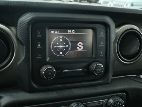 Used 2021 Jeep Gladiator Sport AWD/4WD image 21