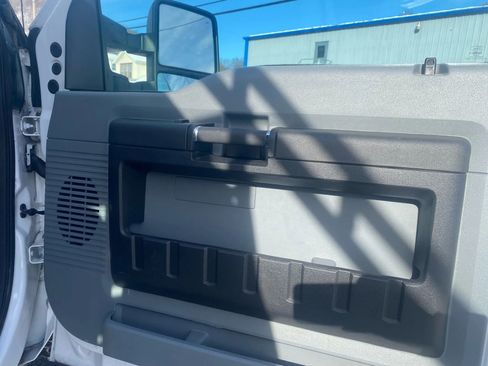 Used 2016 Ford F250 XL w/ XL Appearance Package image 6