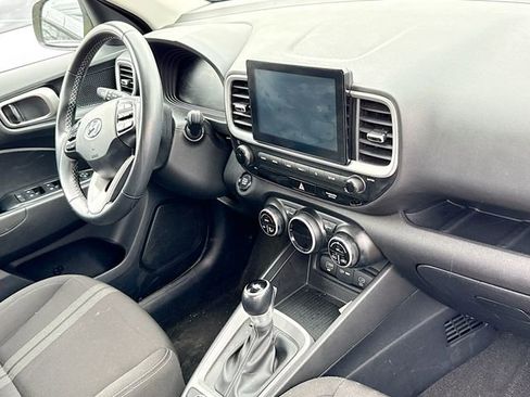 Used 2024 Hyundai Venue SEL FWD image 12