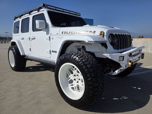 Used 2022 Jeep Wrangler Unlimited Rubicon w/ Trailer Tow Package AWD/4WD image 5