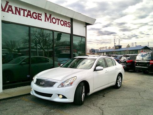 Used 2011 INFINITI G37 x Sedan w/ Premium Pkg image 1