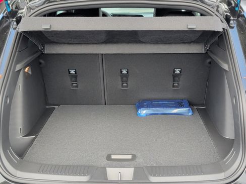 New 2026 Chevrolet Trax RS w/ Sunroof Package image 32