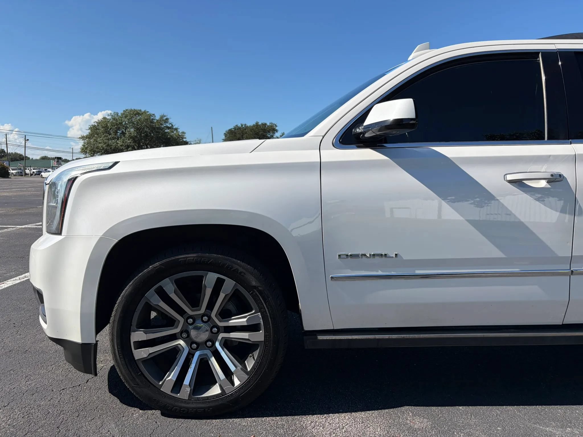 Used 2019 GMC Yukon Denali w/ Denali Ultimate Package RWD image 3