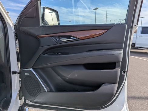 Used 2020 Cadillac Escalade Premium Luxury image 45