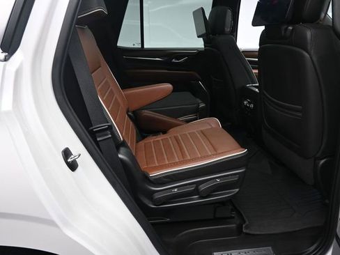 Used 2023 GMC Yukon Denali Ultimate AWD/4WD image 27
