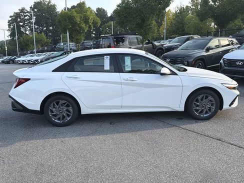 New 2026 Hyundai Elantra Hybrid FWD image 9