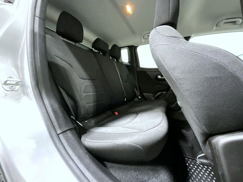 Used 2020 Jeep Renegade Latitude w/ Cold Weather Group image 20