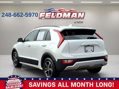 Used 2024 Kia Niro EX image 3