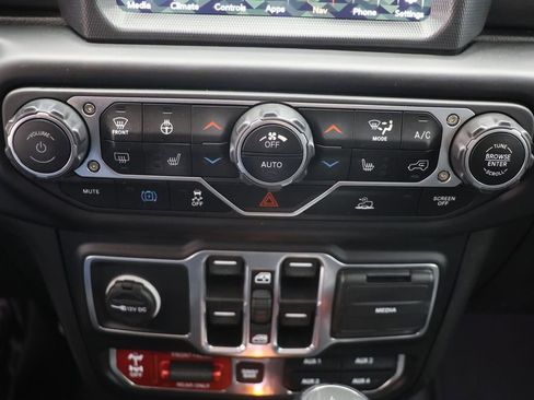 Used 2023 Jeep Wrangler Unlimited Rubicon 4xe w/ Cold Weather Group AWD/4WD image 23