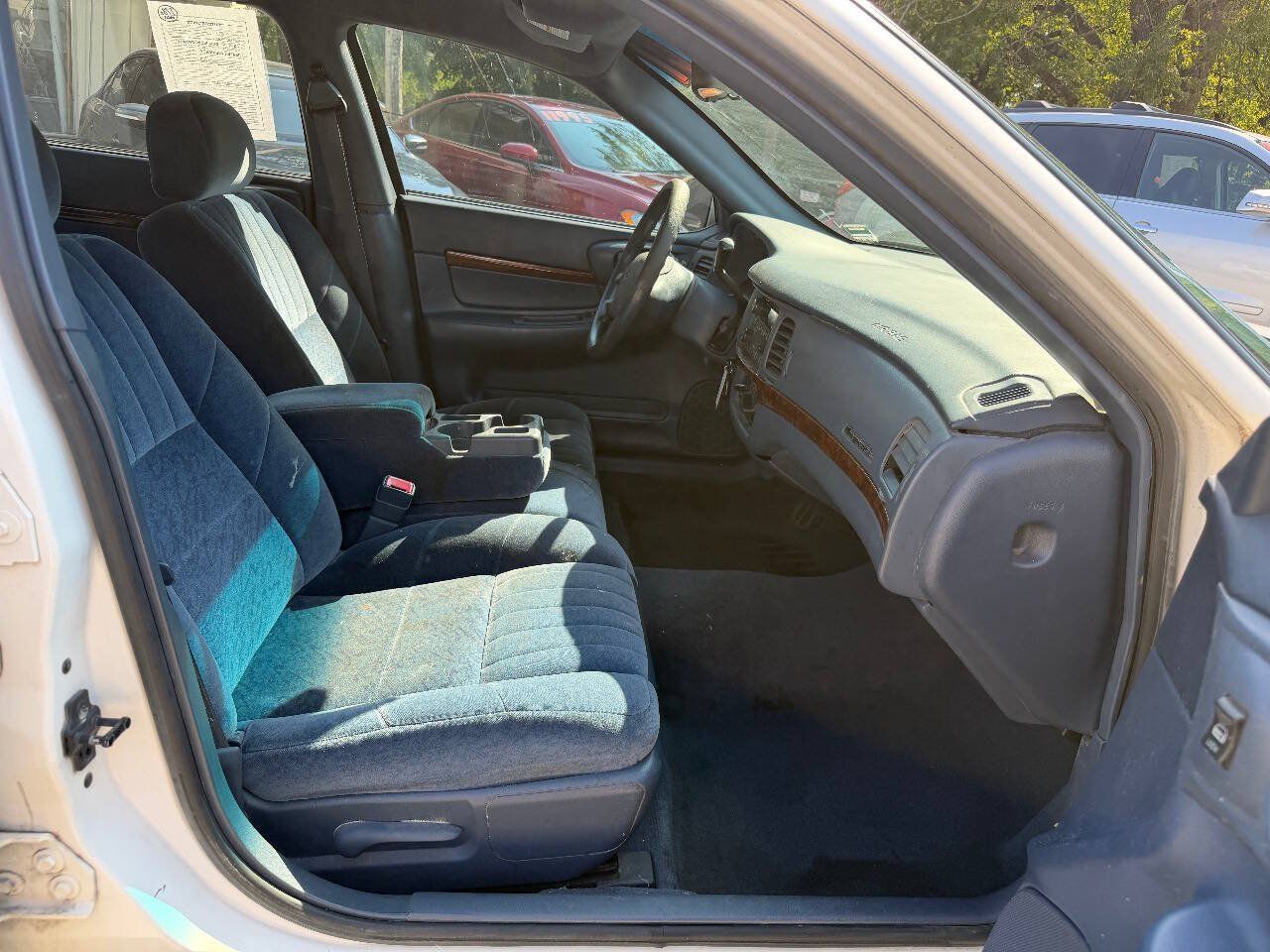 Used 2001 Chevrolet Impala w/ Preferred Equipment Group FWD image 10