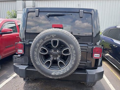 Used 2017 Jeep Wrangler Unlimited Sahara AWD/4WD image 7