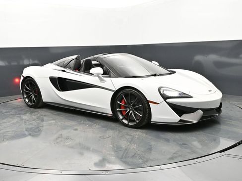 Used 2019 McLaren 570S Spider image 1