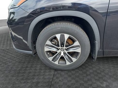 Used 2021 Toyota Highlander XLE AWD/4WD image 13
