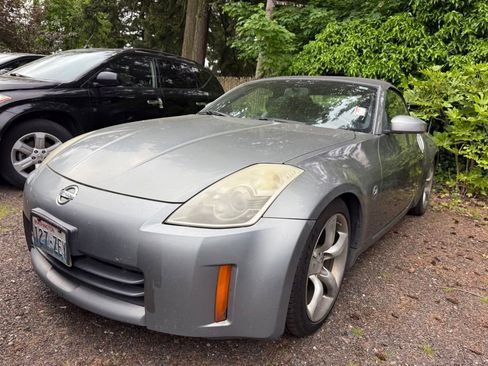 Used 2006 Nissan 350Z Touring RWD image 2