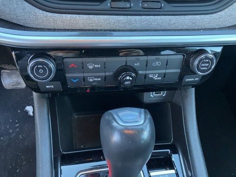 Certified 2022 Jeep Compass Latitude w/ Mopar Graphics Package image 10