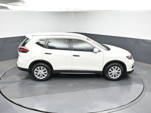 Used 2019 Nissan Rogue S image 37
