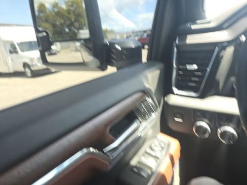 Used 2025 GMC Sierra 3500 Denali Ultimate AWD/4WD image 19