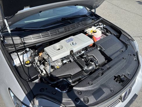 Used 2011 Lexus CT 200h Premium w/ Leather Pkg FWD image 15