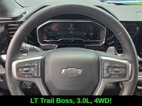 Used 2024 Chevrolet Silverado 1500 LT Trail Boss w/ LT Trail Boss Premium Package AWD/4WD image 27
