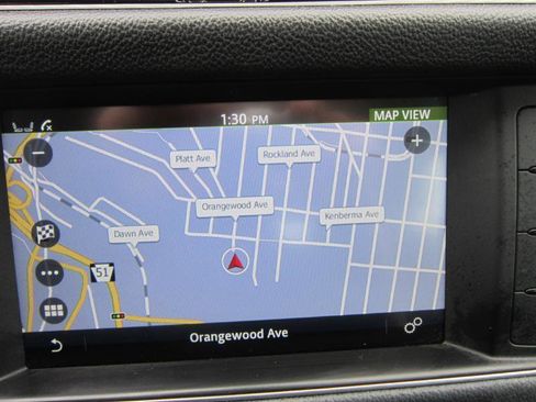 Used 2018 Jaguar XF Premium image 15