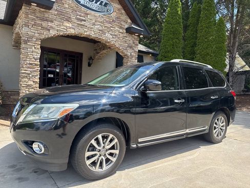 Used 2013 Nissan Pathfinder SL FWD image 2