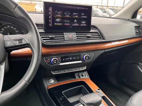 Used 2022 Audi Q5 2.0T Premium w/ Convenience Package image 12