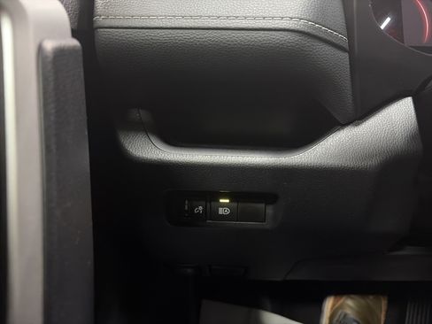Used 2025 Toyota RAV4 XLE AWD/4WD image 16