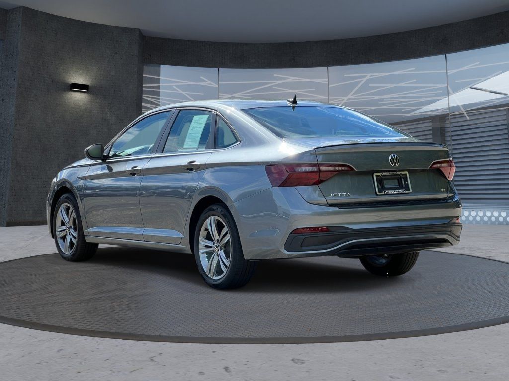 Used 2023 Volkswagen Jetta SE FWD image 3