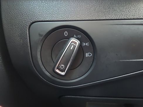 Used 2021 Volkswagen Tiguan SE image 38