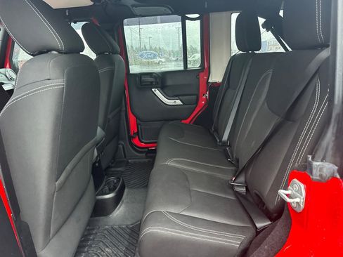 Used 2015 Jeep Wrangler Unlimited Sahara w/ Connectivity Group image 11