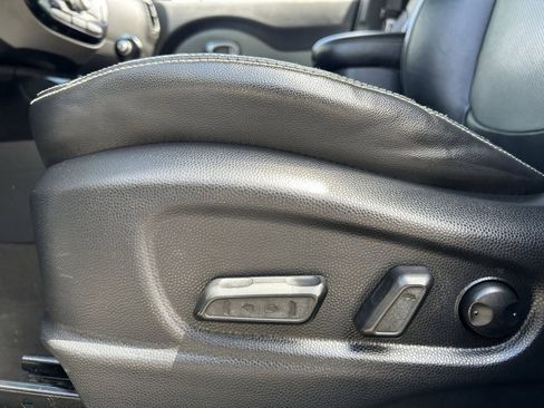 Used 2016 Kia Soul + w/ Primo Package FWD image 23