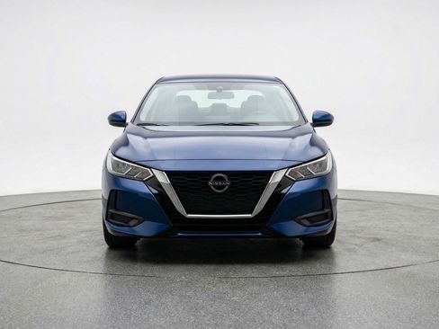 Used 2025 Nissan Sentra SV image 2