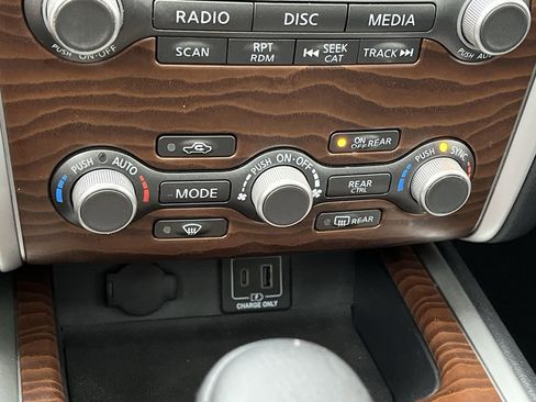 Used 2019 Nissan Pathfinder Platinum image 23