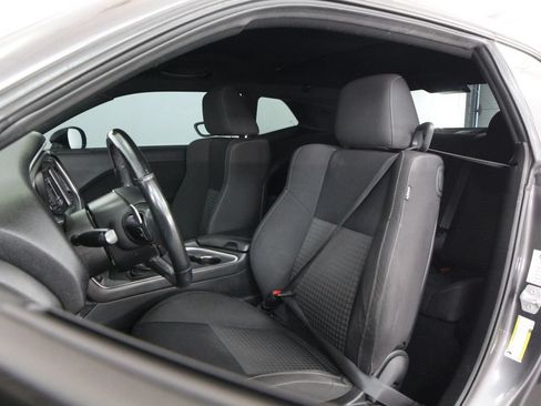 Used 2019 Dodge Challenger R/T w/ Driver Convenience Group RWD image 40