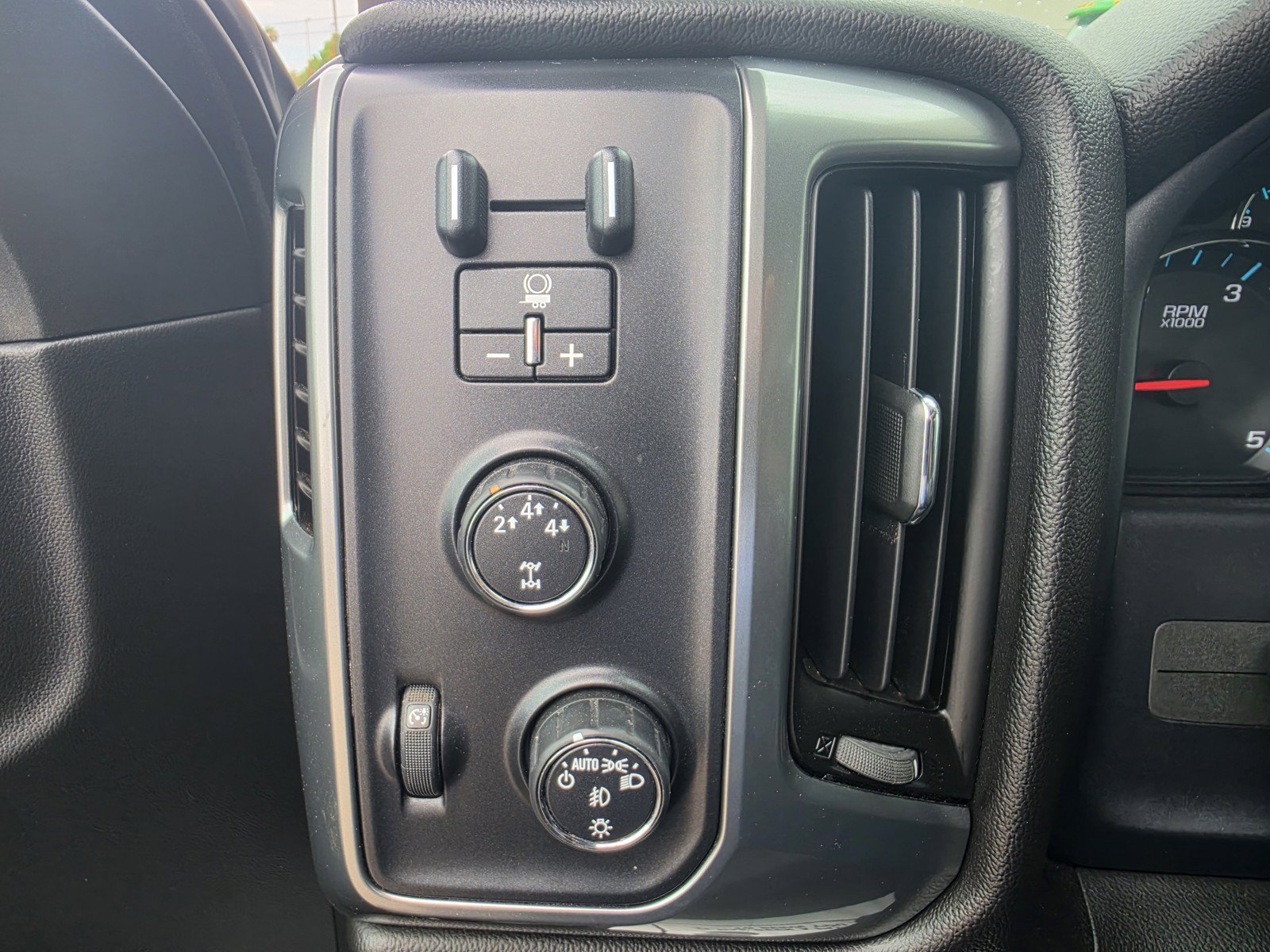 Used 2016 Chevrolet Silverado 3500 LT w/ LT Convenience Package AWD/4WD image 16