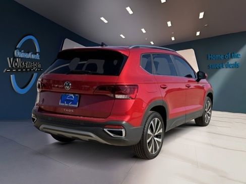 New 2024 Volkswagen Taos SE image 7