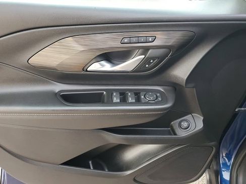 Used 2022 GMC Terrain SLT w/ Tech Package image 16