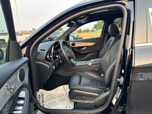 Used 2019 Mercedes-Benz GLC 300 4MATIC w/ Premium Package image 29