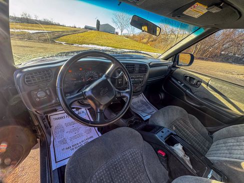 Used 2002 Chevrolet S10 Pickup LS w/ LS Preferred Equipment Group image 12