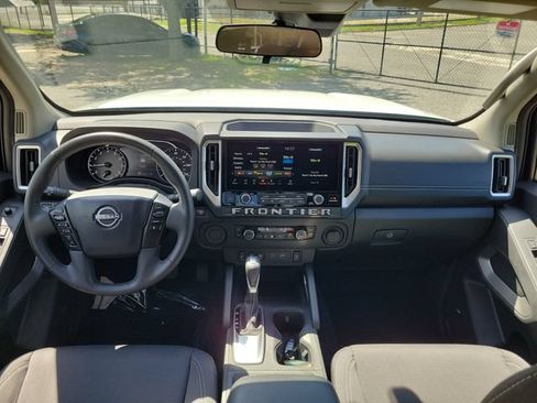 Used 2025 Nissan Frontier SV w/ SV Convenience Package RWD image 19