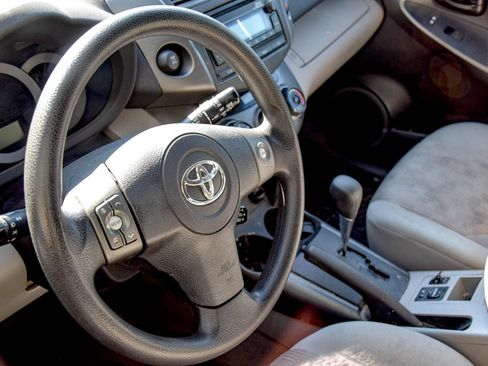 Used 2012 Toyota RAV4 4WD image 22