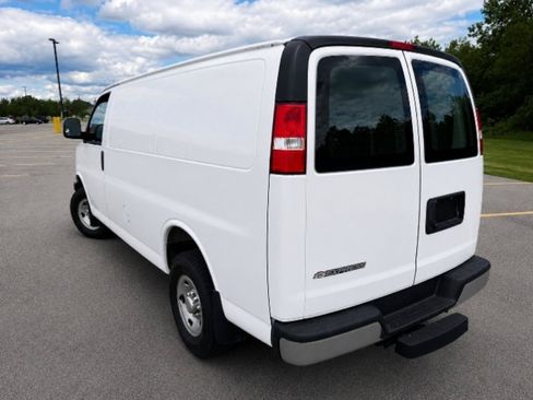 Used 2017 Chevrolet Express 2500 RWD image 6